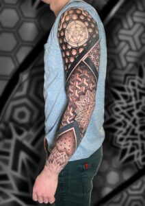 teljes karos geometrikus tetoválás